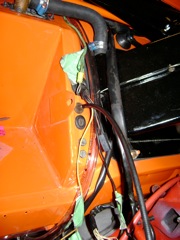 Throttle linkage on engine side